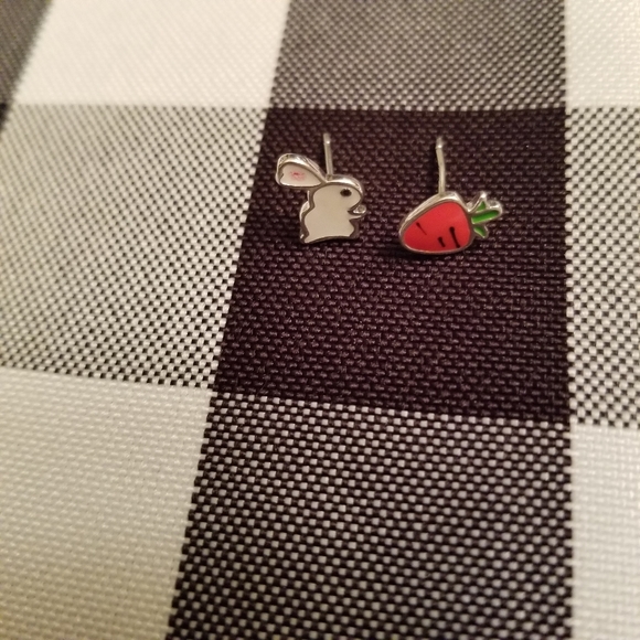 🐰🥕Super Cute Bunny and Carrot earrings in SILVER - Picture 3 of 8